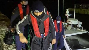 Vapuru kaçıran lise öğrencisini, adaya Sahil Güvenlik götürdü
