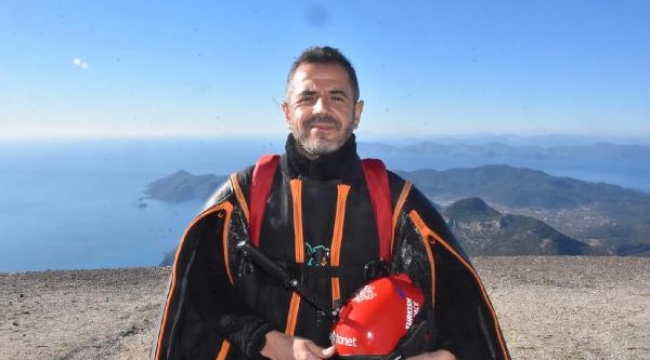 'Yarasa adam' evine ve ofisine uçarak gidiyor