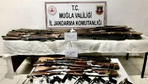 Yasa dışı silah ticareti yapan 2 kişi gözaltına alındı