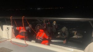 Yunanistan'ın geri ittiği bottaki 10 kaçak göçmen kurtarıldı