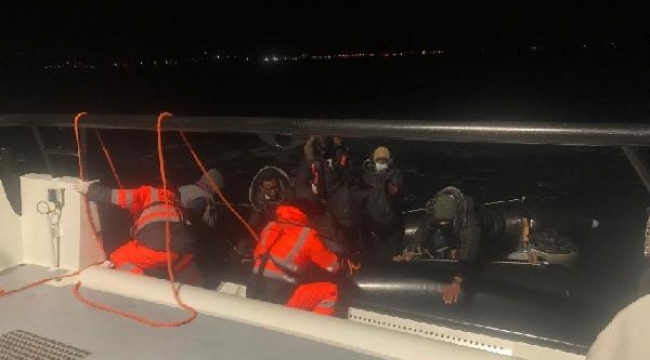 Yunanistan'ın geri ittiği bottaki 10 kaçak göçmen kurtarıldı