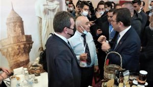 Bakan Ersoy ve Başkan İmamoğlu Bergama standında 