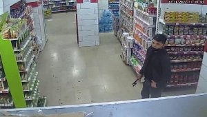 Baltalı saldırganın dehşet görüntüleri