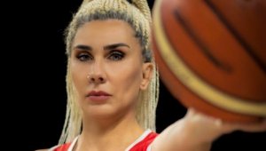 Basketbolun rekortmen annesine önemli görev