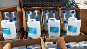 Baskın yapılan evde 235 litre etil alkol ele geçirildi