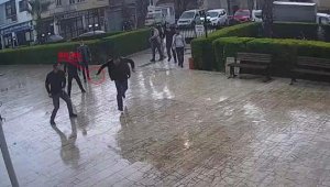 Belediyeye bıçakla gelen 2 kişi tutuklandı