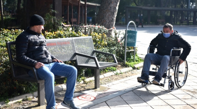 Bornova'nın parklarına "Engelsiz Bank"