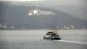 Çanakkale'de feribot seferlerine 'fırtına' engeli