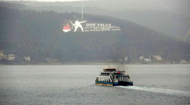 Çanakkale'de feribot seferlerine 'fırtına' engeli