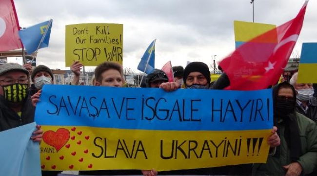 Çanakkale'de Rusya'nın Ukrayna'ya saldırısı protesto edildi