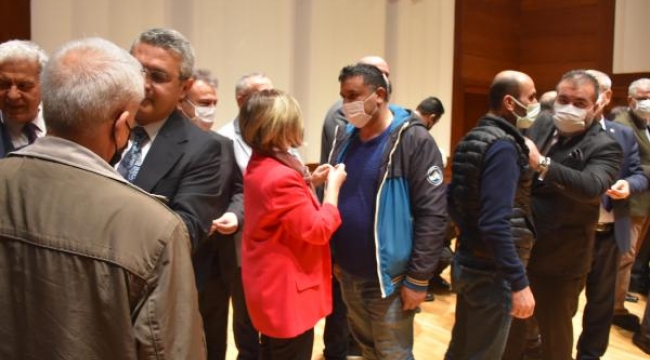 CHP İzmir'de 450 yeni üyeye rozet