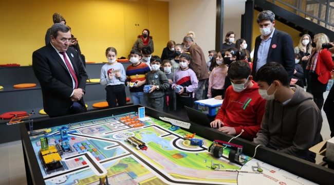 Çocuklar öğrenme ve keşfetme heyecanını Başkan Batur'la paylaştı