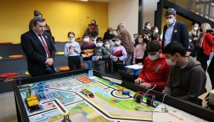 Çocuklar öğrenme ve keşfetme heyecanını Başkan Batur'la paylaştı