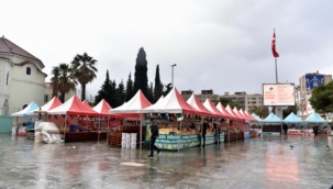 Cumhuriyet Meydanı'nda kurulan tezgahlar kaldırıldı