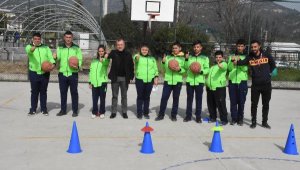 Eve kapanan özel çocukları sporla buluşturuyor