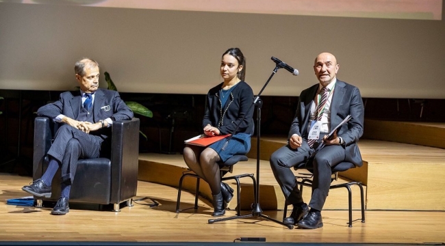 Floransa'da konuşan Başkan Soyer barış çağrısı yaptı