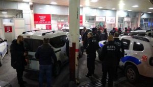 İzmir'de belediye otobüsünde dehşet! 1'i polis, 8 yaralı