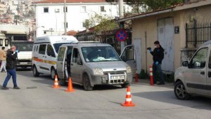 İzmir'de otomobilde silahlı saldırıdaki cinayetin şüphelisi tutuklandı