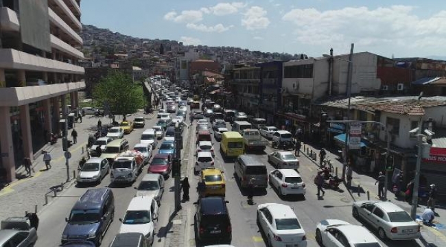 İzmir'de trafiğe kayıtlı araç sayısı 1 milyon 578 bin 79 oldu