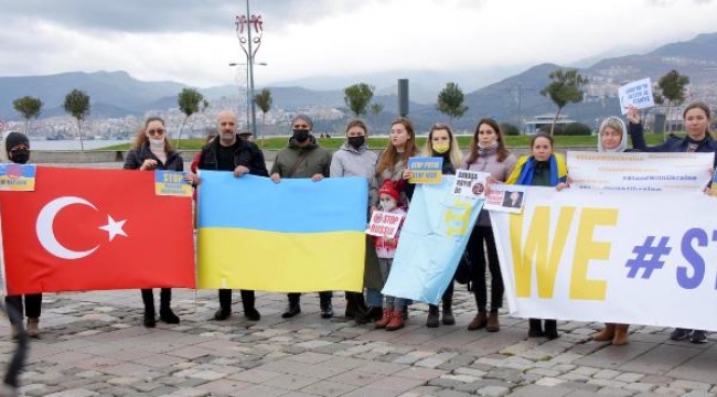 İzmirli Ukraynalılardan 'Savaşı durdurun' eylemi