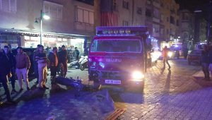 Kamyonet ile motosiklet çarpıştı: 1 ölü, 1 yaralı 