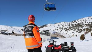 Kayak merkezinde jandarmadan arama kurtarma tatbikatı