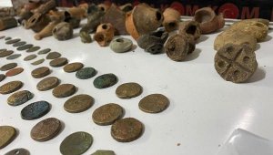 Koleksiyonerin evinde 375 parça tarihi eser ele geçirildi