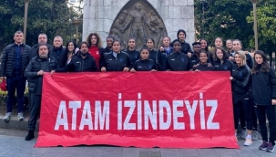 Konaklı kadın sporcular galibiyet sonrası Ata'sına koştu