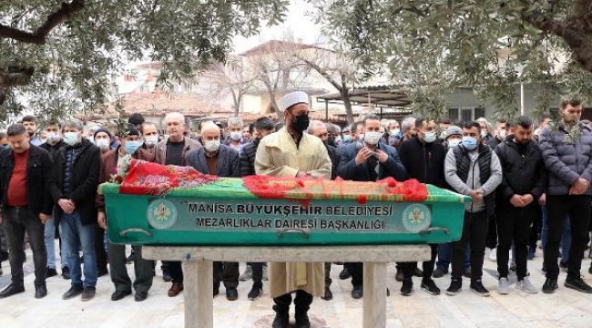 Konya'daki otobüs kazasında ölen Büşra, Manisa'da toprağa verildi