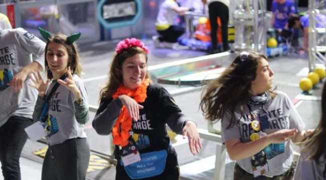Liseler arası 'uluslararası robotik yarışma' İzmir'de başlıyor