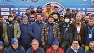 Mavi bayraklı Aliağa'da oltacılar yarıştı! Attılar çektiler