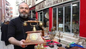 Mezatın en gözdesi asırlık gramofon 19 bin TL'ye alıcı buldu