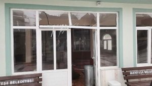 Namaza yarım saat kala camiye yıldırım isabet etti