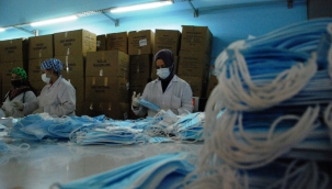 Okulu maske fabrikasına çevirdiler, 7.1 milyon kazandılar