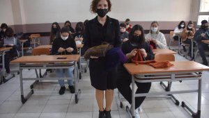 Ördükleri bere, atkı ve eldivenlerle yürekleri ısıttılar