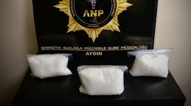 Otomobilin ses sisteminde 3 kilo uyuşturucu çıktı