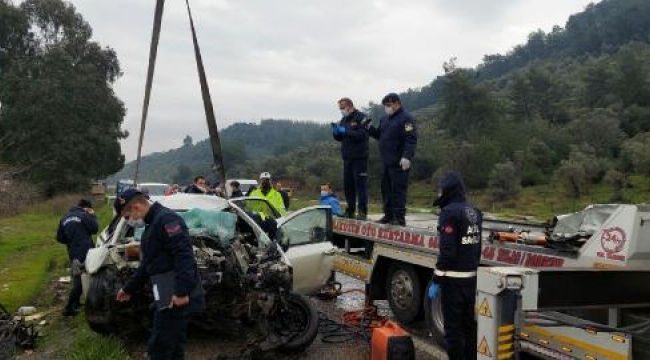 Otomobiliyle TIR'ın dorsesine çarpan fizyoterapist yaşamını yitirdi