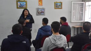 Şiddet mağduru Duygu danışman oldu, bağımlılara rehberlik yapıyor