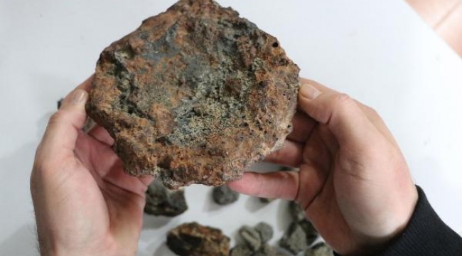 Tarlada buldu, 'meteorit olabilir' raporu verildi