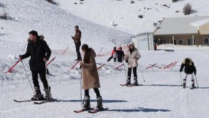 Yabancıları da ağırlayan Denizli kayak merkezi 150 bin ziyaretçiyi aştı