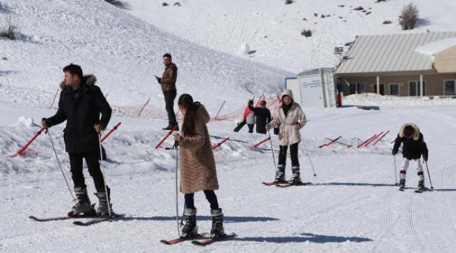 Yabancıları da ağırlayan Denizli kayak merkezi 150 bin ziyaretçiyi aştı