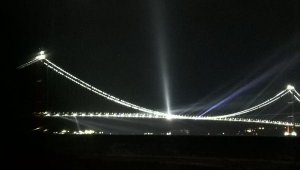 1915 Çanakkale Köprüsü'nde lazer ışık gösterisi