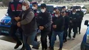 2 kamyonet dolusu bıçağı hurdacıya sattılar