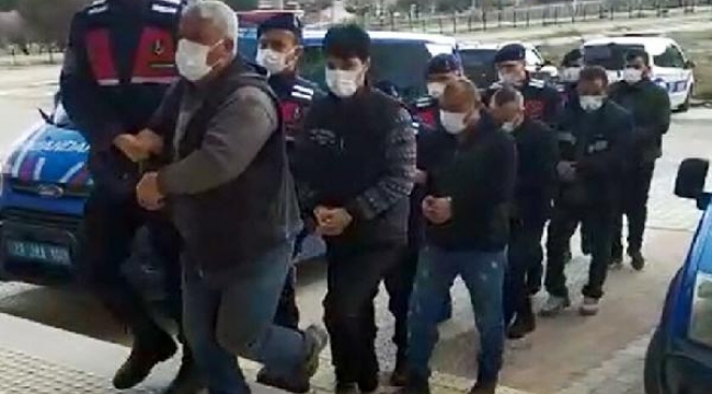 2 kamyonet dolusu bıçağı hurdacıya sattılar