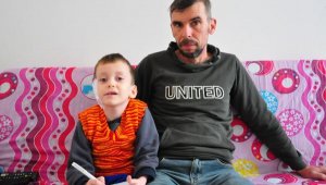 6 yaşındaki Kazım'ın kulağı, takılan kepçeyi reddetti