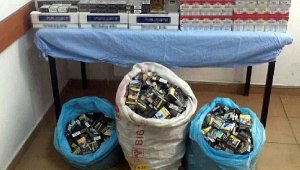 Akaryakıt istasyonu marketinde 2 bin paket kaçak sigara ele geçirildi