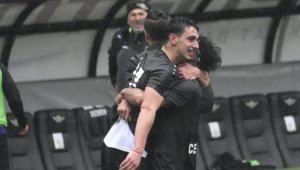 Akhisarspor 19 yaşındaki Enes'le hayat buldu