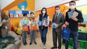 Aliağa Belediyesi, okullara 5 bin 260 kitap bağışladı