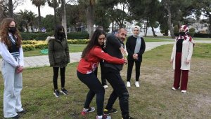 Annesini korumak için başladı, şimdi kadınlara öğretiyor