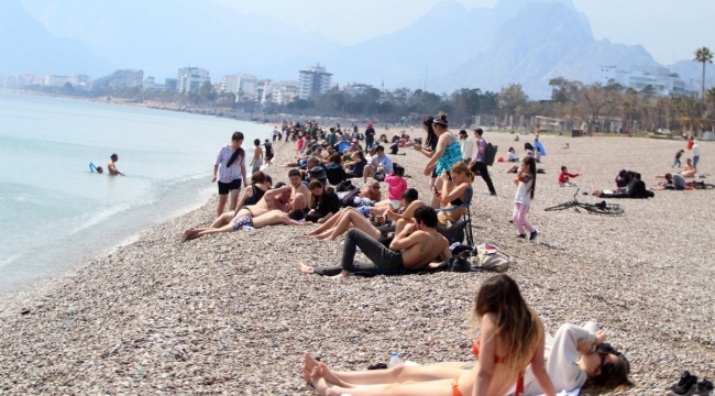 Antalya'da deniz, Erzurum'da kayak keyfi